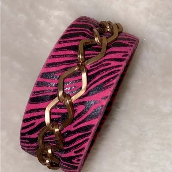 Gold  tone pink black printed chunky bracelet - Picture 4 of 5